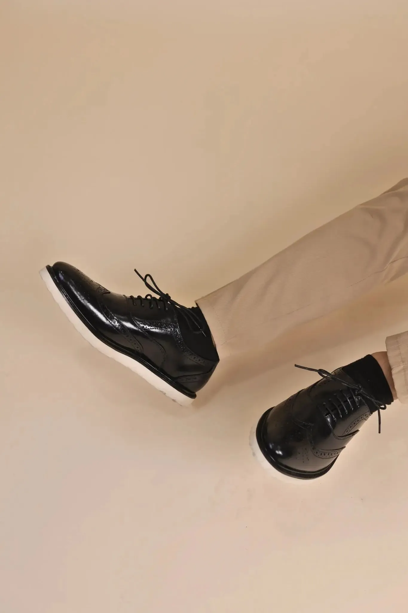 GUEVARRA Wingtip Oxford in Rubber Sole - Black