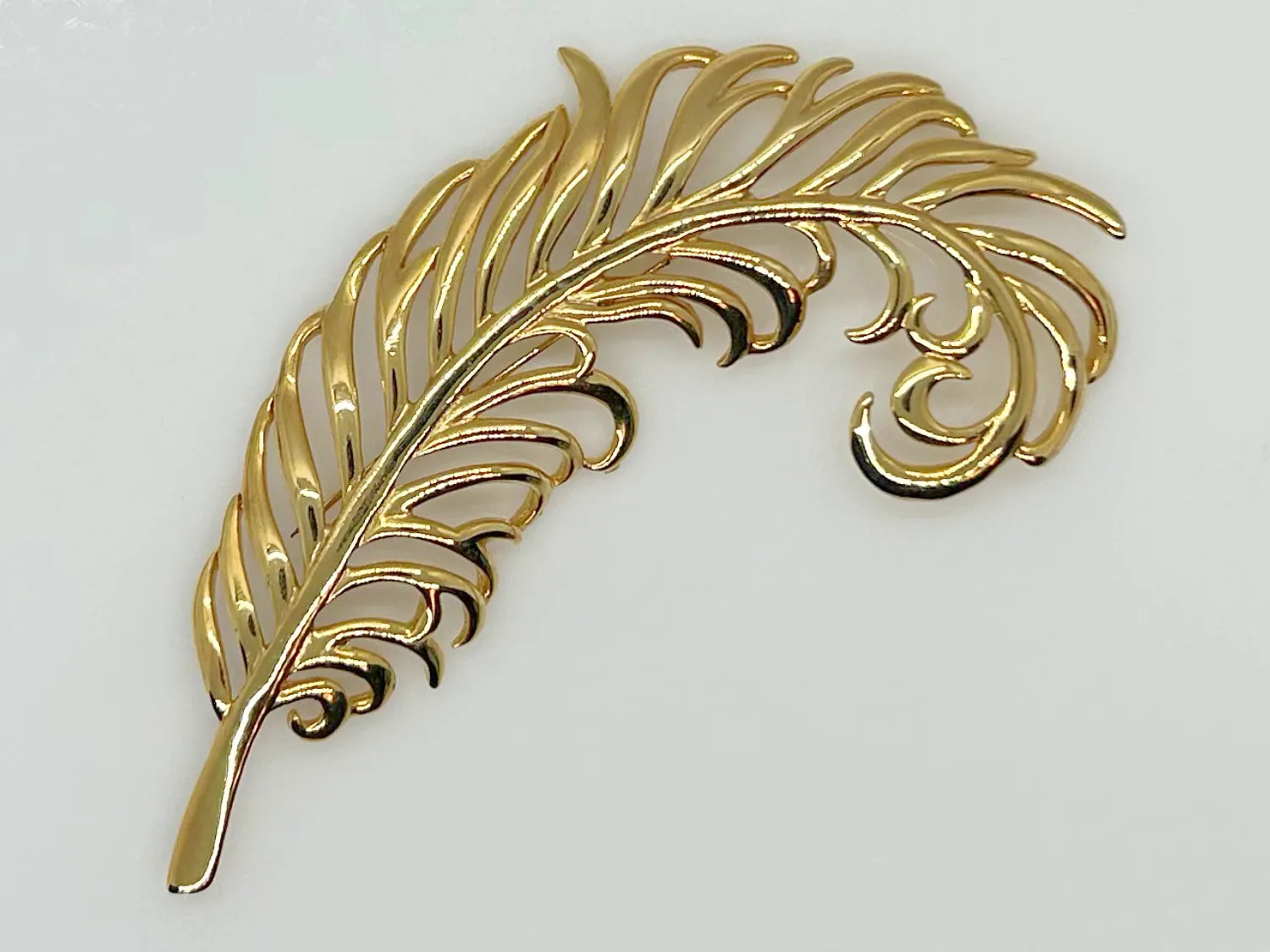 Sleek Vintage Craft Large Golden Feather Brooch