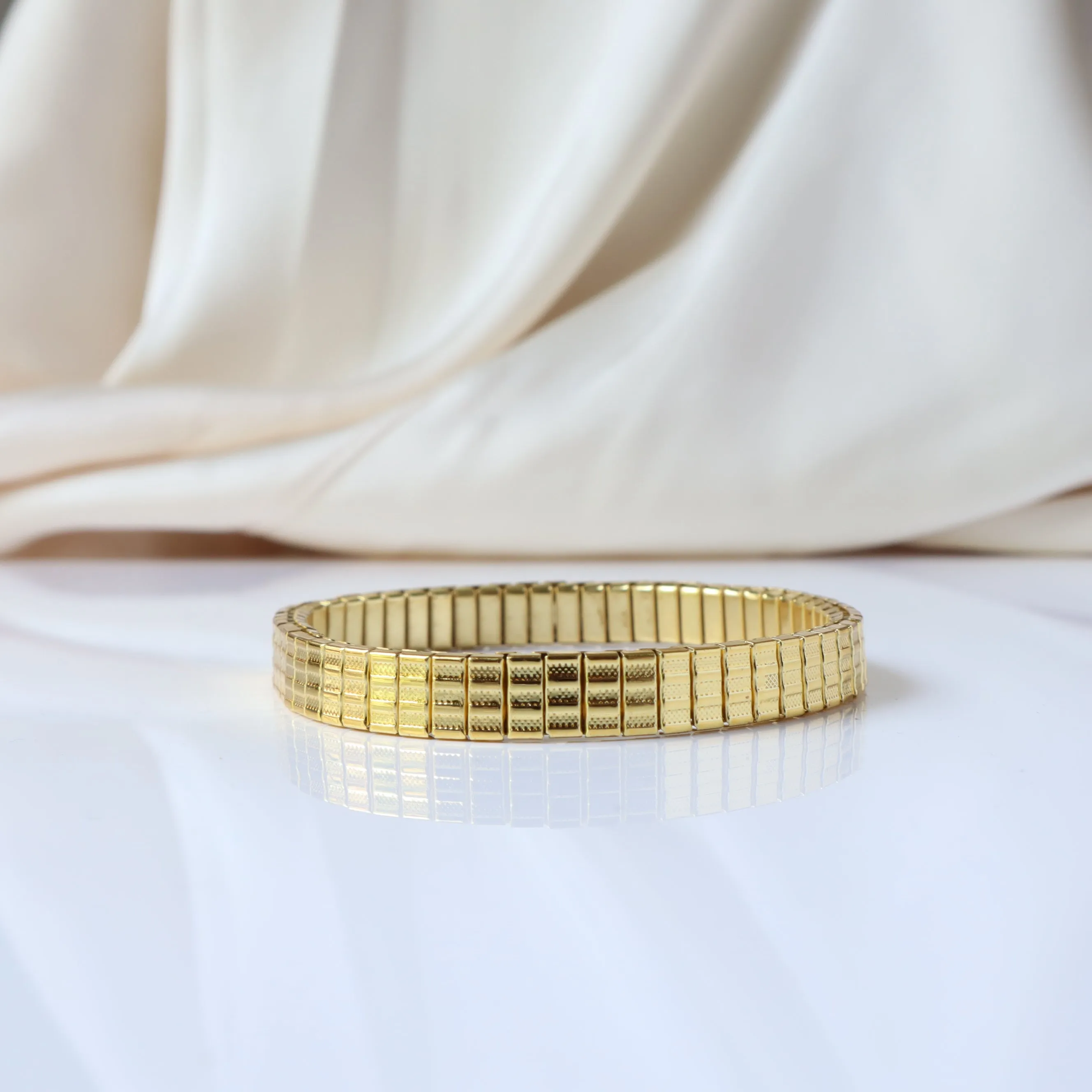 Solar Sleek Expandable 18K Gold Plated Bangle