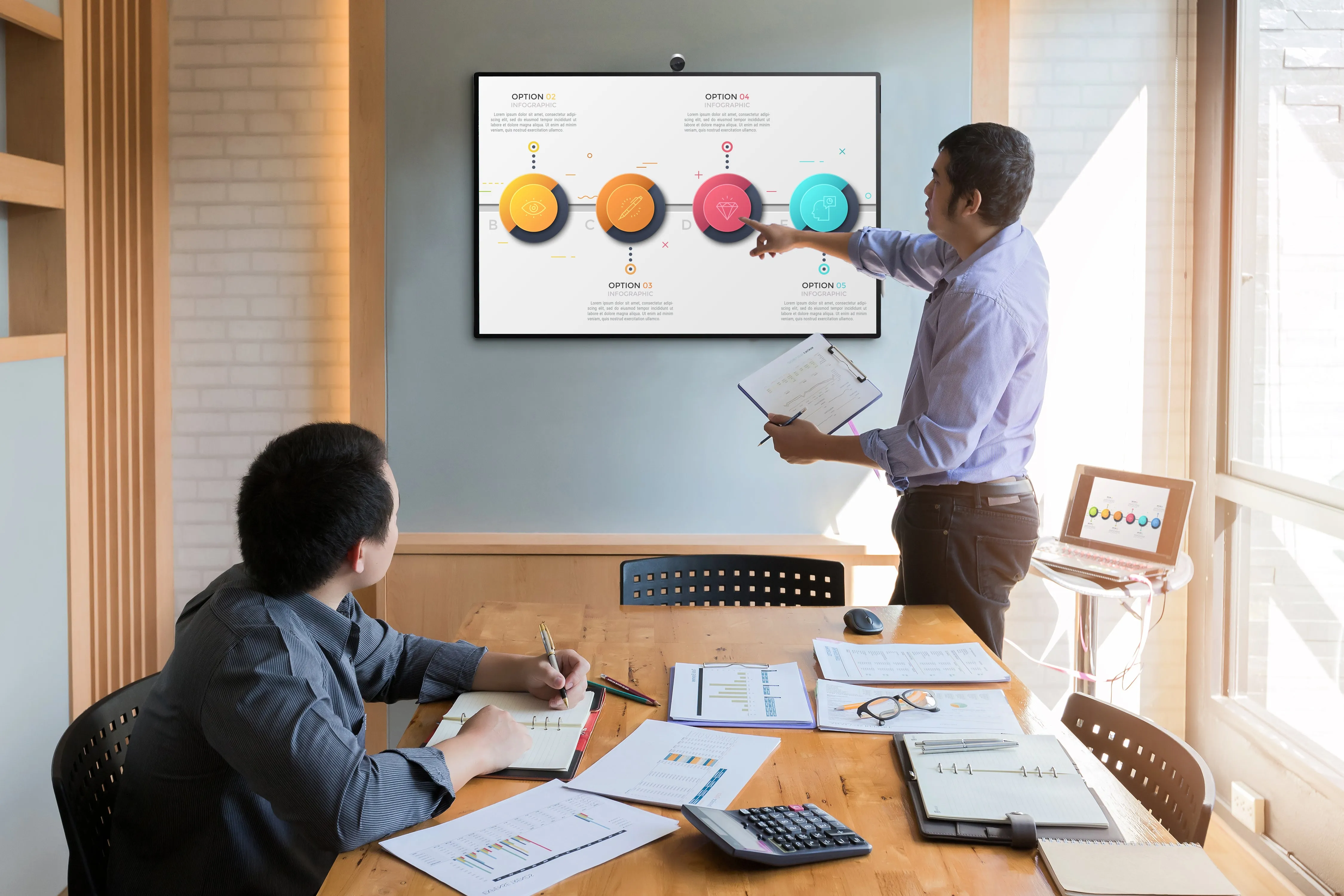 Support mural à plat pour les écrans Microsoft® Surface Hub 2s & 3 de 50"